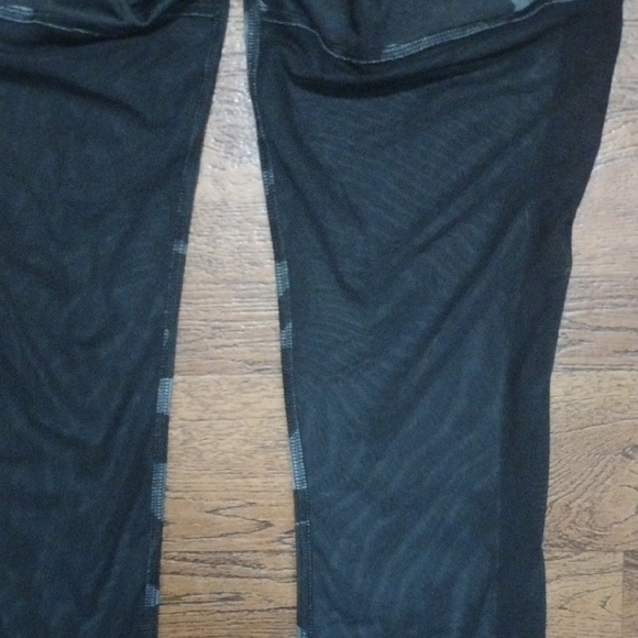 90 Degree By Reflex Camouflage Leggings - Black and Gray​​ - Picture 5 of 6